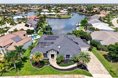 Villa ou maison à vendre à Punta Gorda, Floride: 3 chambres, 293.01 m2 № 2196900 - photo 2