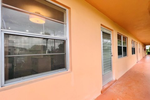 Copropriété à vendre à West Palm Beach, Floride: 2 chambres, 60.48 m2 № 2272626 - photo 14