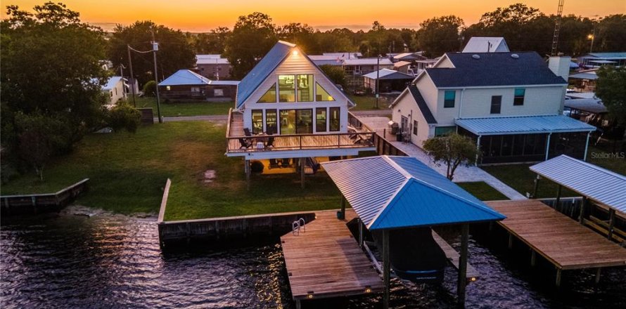Casa en Salt Springs, Florida 2 dormitorios, 109.9 m2 № 1913262
