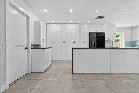 Купить виллу или дом в Майами, Флорида 4 спальни, 166.02м2, № 1956566 - фото 7