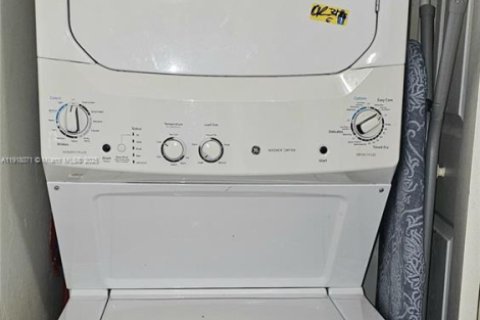 Condo in Hollywood, Florida, 2 bedrooms  № 1972967 - photo 6