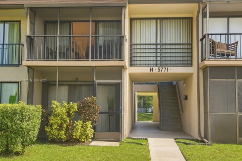 Condo in Hollywood, Florida, 2 bedrooms  № 1972967 - photo 8