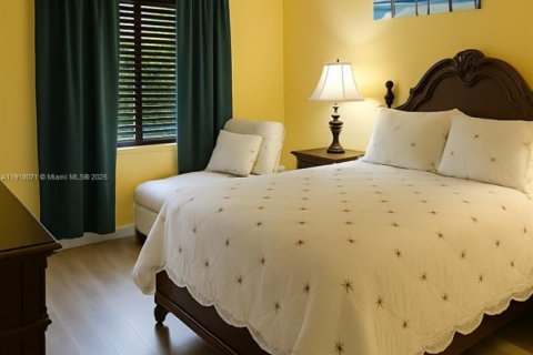 Condo in Hollywood, Florida, 2 bedrooms  № 1972967 - photo 3