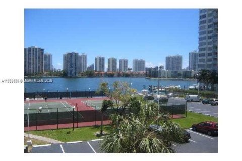 Condominio en venta en Aventura, Florida, 1 dormitorio, 71.16 m2 № 2077180 - foto 23