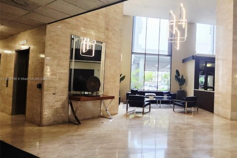 Condominio en venta en Aventura, Florida, 1 dormitorio, 71.16 m2 № 2077180 - foto 15