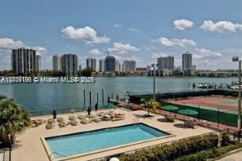 Condominio en venta en Aventura, Florida, 1 dormitorio, 71.16 m2 № 2077180 - foto 26