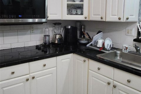 Condominio en venta en Aventura, Florida, 1 dormitorio, 71.16 m2 № 2077180 - foto 13