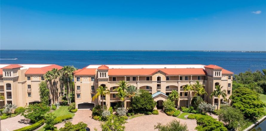 Condominio en Punta Gorda, Florida, 3 dormitorios № 2098495