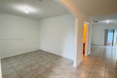 Снять в аренду виллу или дом в Хомстед, Флорида 4 спальни, 234.67м2, № 2005127 - фото 3