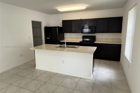 Снять в аренду виллу или дом в Хомстед, Флорида 4 спальни, 234.67м2, № 2005127 - фото 5