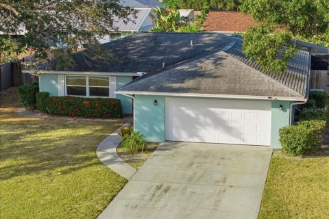 House in Sarasota, Florida 4 bedrooms, 142.14 sq.m. № 2213854
