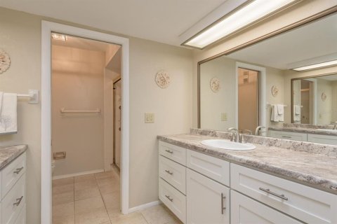 Condo in Largo, Florida, 2 bedrooms  № 1916337 - photo 22