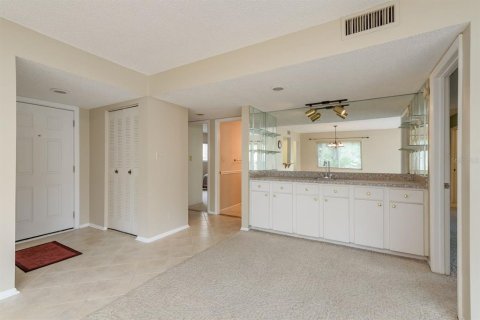 Condo in Largo, Florida, 2 bedrooms  № 1916337 - photo 16