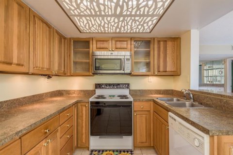 Condo in Largo, Florida, 2 bedrooms  № 1916337 - photo 17