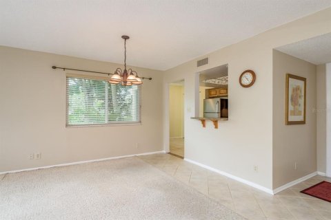 Condo in Largo, Florida, 2 bedrooms  № 1916337 - photo 12