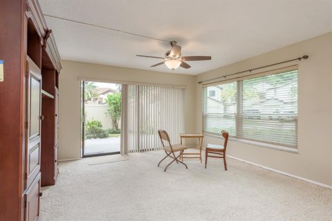 Condo in Largo, Florida, 2 bedrooms  № 1916337 - photo 13