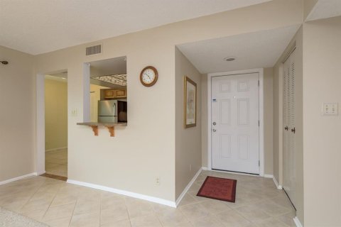 Condo in Largo, Florida, 2 bedrooms  № 1916337 - photo 10