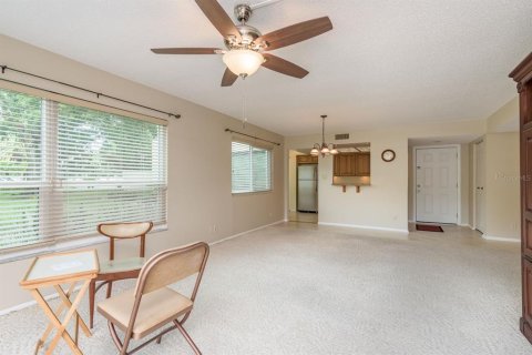 Condo in Largo, Florida, 2 bedrooms  № 1916337 - photo 15