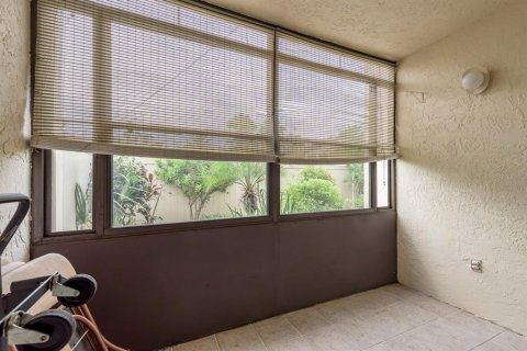 Condo in Largo, Florida, 2 bedrooms  № 1916337 - photo 30