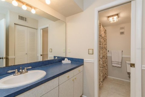 Condo in Largo, Florida, 2 bedrooms  № 1916337 - photo 28