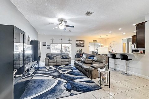 House in Kissimmee, Florida 4 bedrooms, 163.51 sq.m. № 1632379 - photo 7