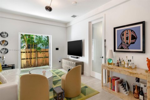 Condominio en venta en Miami Beach, Florida, 2 dormitorios, 69.68 m2 № 1978898 - foto 3
