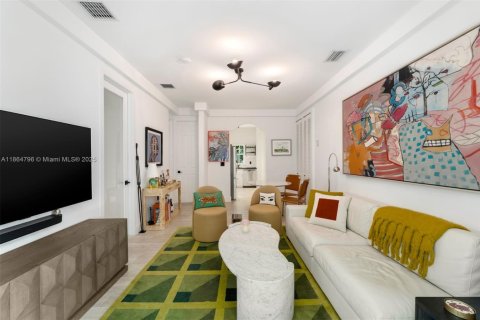 Condominio en venta en Miami Beach, Florida, 2 dormitorios, 69.68 m2 № 1978898 - foto 4