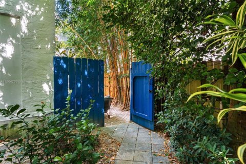 Condominio en venta en Miami Beach, Florida, 2 dormitorios, 69.68 m2 № 1978898 - foto 11