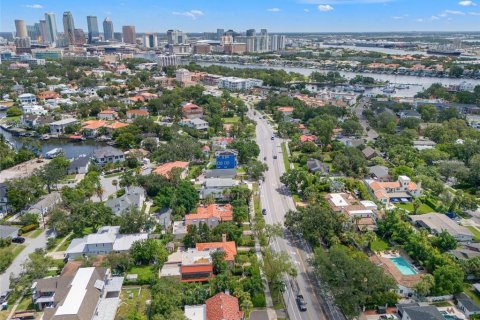House in Tampa, Florida 3 bedrooms, 134.99 sq.m. № 1825047 - photo 8