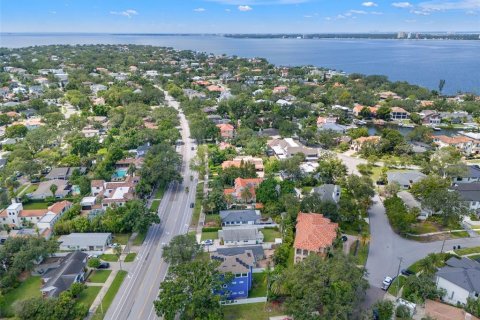 House in Tampa, Florida 3 bedrooms, 134.99 sq.m. № 1825047 - photo 2