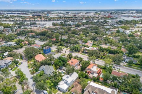 House in Tampa, Florida 3 bedrooms, 134.99 sq.m. № 1825047 - photo 12