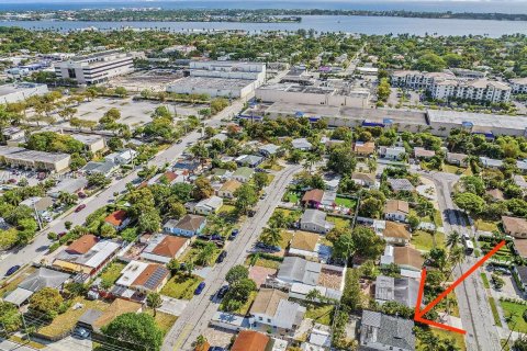 Casa en venta en West Palm Beach, Florida, 3 dormitorios № 1958686 - foto 1