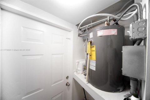 Casa en venta en West Palm Beach, Florida, 3 dormitorios № 1958686 - foto 27