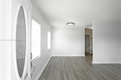 Casa en venta en West Palm Beach, Florida, 3 dormitorios № 1958686 - foto 3