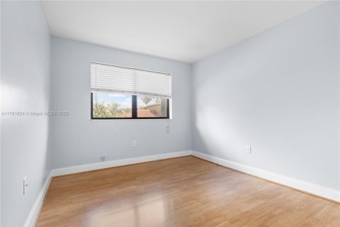 Copropriété à vendre à Miami, Floride: 2 chambres, 80.55 m2 № 1700422 - photo 17