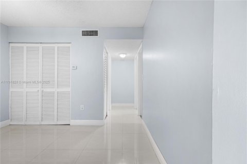 Copropriété à vendre à Miami, Floride: 2 chambres, 80.55 m2 № 1700422 - photo 14