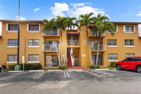 Copropriété à vendre à Miami, Floride: 2 chambres, 80.55 m2 № 1700422 - photo 1