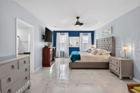 House in Zephyrhills, Florida 5 bedrooms, 239.22 sq.m. № 2199142 - photo 21