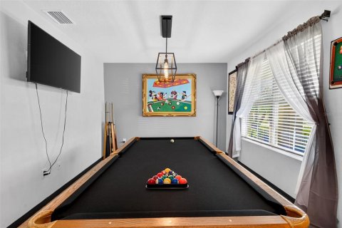 House in Zephyrhills, Florida 5 bedrooms, 239.22 sq.m. № 2199142 - photo 5