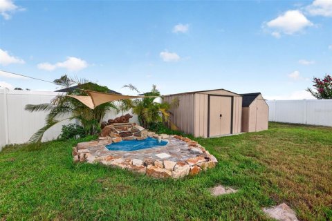 House in Zephyrhills, Florida 5 bedrooms, 239.22 sq.m. № 2199142 - photo 18
