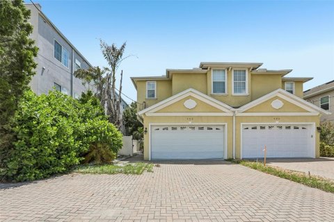 Townhouse in Tampa, Florida 3 bedrooms, 223.43 sq.m. № 2221005