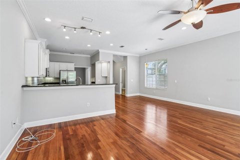 Touwnhouse à louer à Tampa, Floride: 3 chambres, 223.43 m2 № 2221005 - photo 10