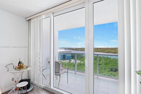 Condo in Sunny Isles Beach, Florida, 2 bedrooms  № 1864952 - photo 2