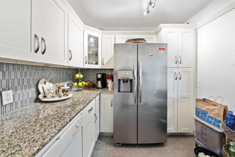 Condo in Sunny Isles Beach, Florida, 2 bedrooms  № 1864952 - photo 14