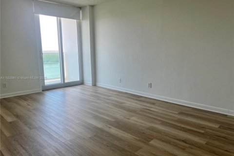 Condo in Sunny Isles Beach, Florida, 2 bedrooms  № 1864952 - photo 20