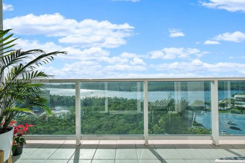 Condo in Sunny Isles Beach, Florida, 2 bedrooms  № 1864952 - photo 3