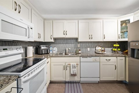 Condo in Sunny Isles Beach, Florida, 2 bedrooms  № 1864952 - photo 12