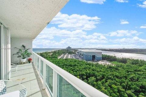 Condo in Sunny Isles Beach, Florida, 2 bedrooms  № 1864952 - photo 1