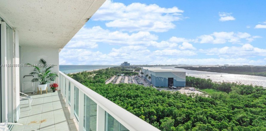 Condo in Sunny Isles Beach, Florida, 2 bedrooms  № 1864952