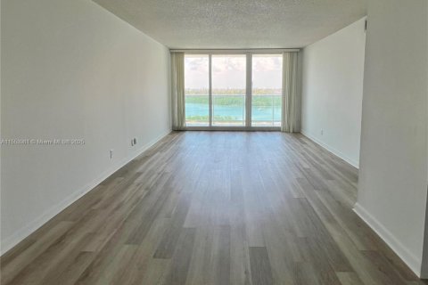 Condo in Sunny Isles Beach, Florida, 2 bedrooms  № 1864952 - photo 6